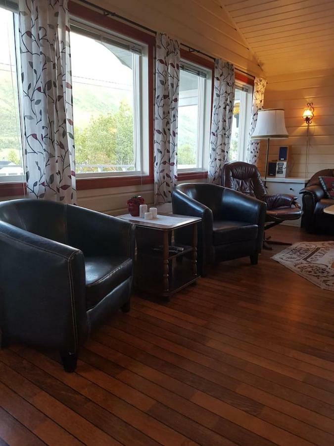 Lyngsalpan Cruise Lodge - Rodtinden Nord-Lenangen Экстерьер фото